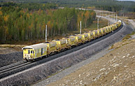 Bild: Makadamtåg i närheten av Sangis under bygget av nya linjen mellan Kalix och Haparanda. Foto hösten 2011, Mikael Lundberg.
