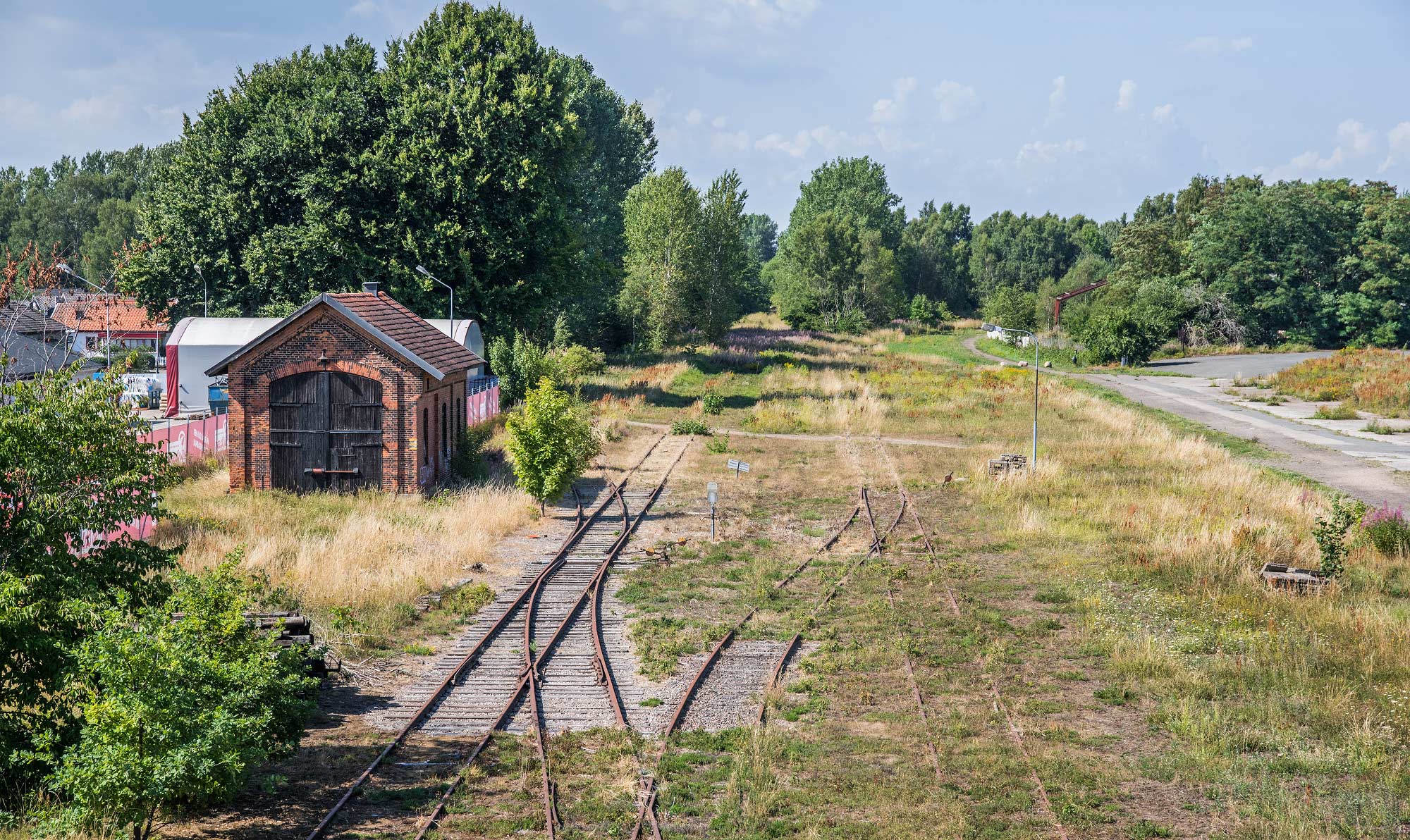 Bild: Den oanvända delen av bangården i Tomelilla 2018