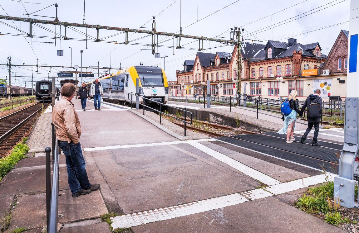 Tåg mot Göteborg och Borås/Uddevalla i Varberg 2016