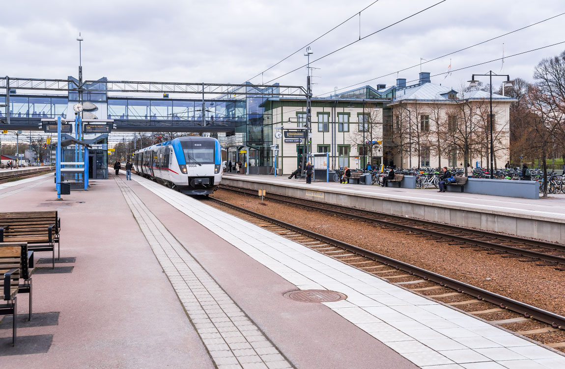 Bild: Tåg mot Sala i form av en Regina-motorvagn på Västerås C i april 2015