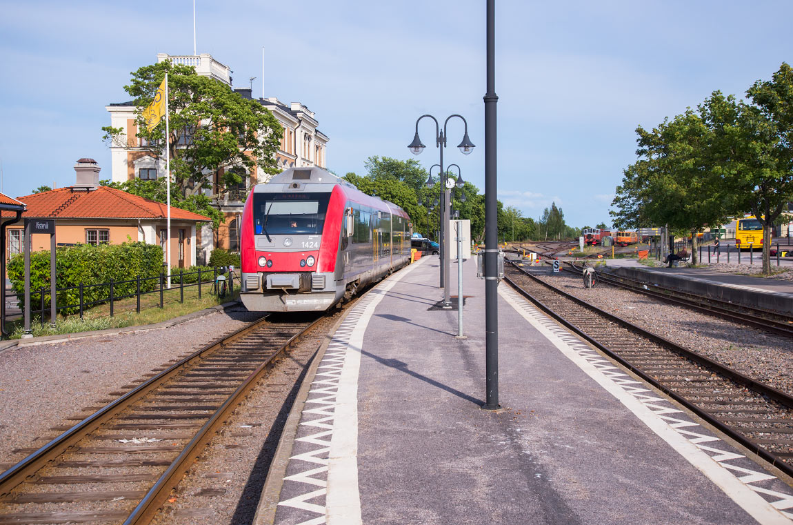 Bild: Tåg mot Linköping inväntar avgång i Västervik 2014