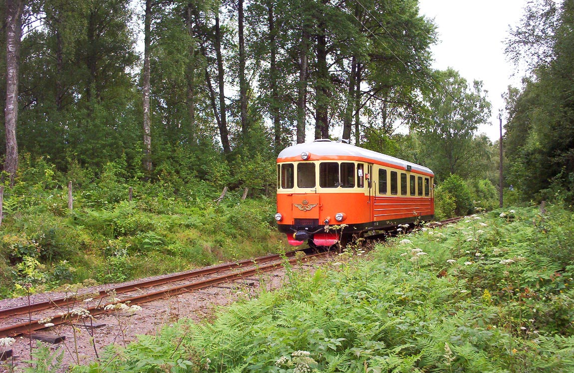 Bild: YP-rälsbuss utanför Anten 2003