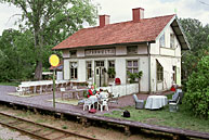 Bild: Påstigningstavla i Fårhult på linjen Hultsfred-Västervik 1999