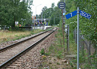 Bild: Nyare typ av lutningsvisare i Nynäsgård på linjen Älvsjö-Nynäshamn 2004