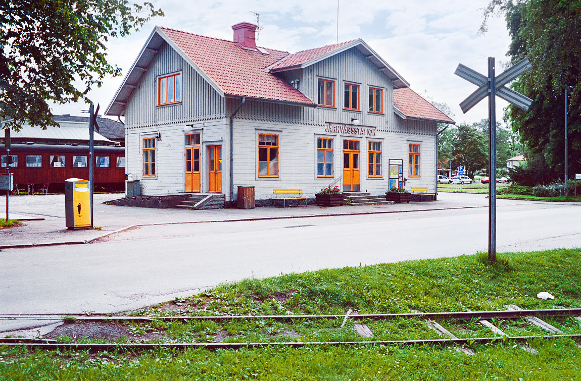 Bild: Stationshuset i Vadstena från gatusidan
