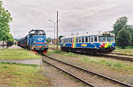 Bild: Godståg och persontåg i Vetlanda 2002