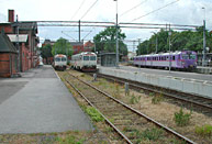 Bild:  Ystad station med tåg mot Simrishamn och Malmö i juni 2003
