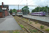 Bild: Ystad station med tåg mot Simrishamn och Malmö i juni 2003