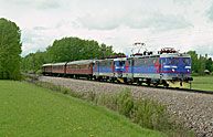 Bild: Rc2 1037+1031 med tåg vid Kungsgården 1990