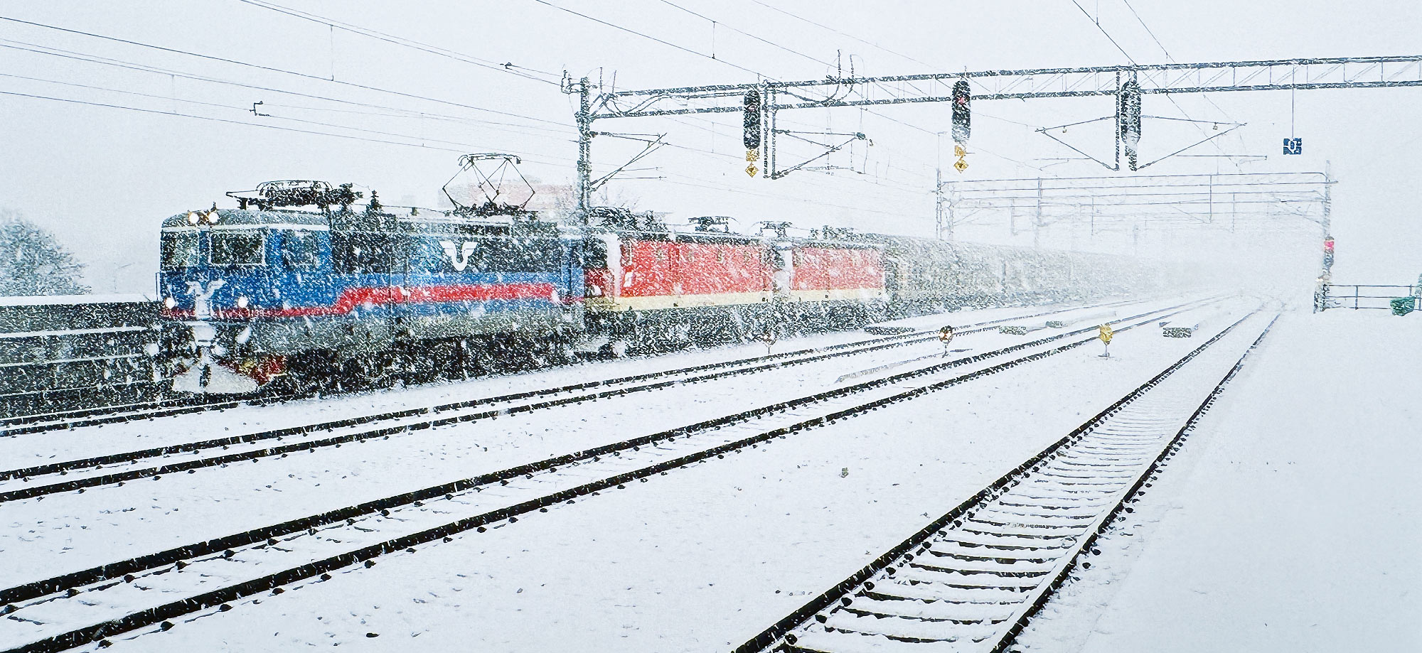 Bild: Rc4 1139 med två 1043-lok i transport i Malmö 28 december 2001