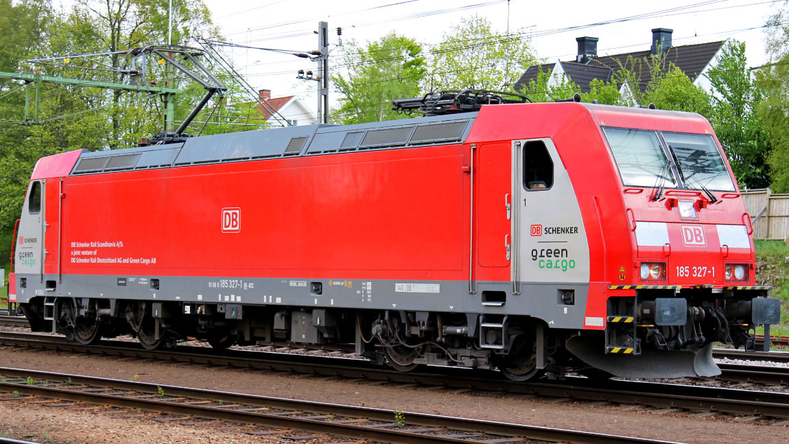 DB Schenker Rail 185 327-1 i Älmhult 2012
