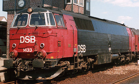 Bild: DSB MZ 1433, ett lok från den andra serien av MZ-lok, i Bramming 1986
