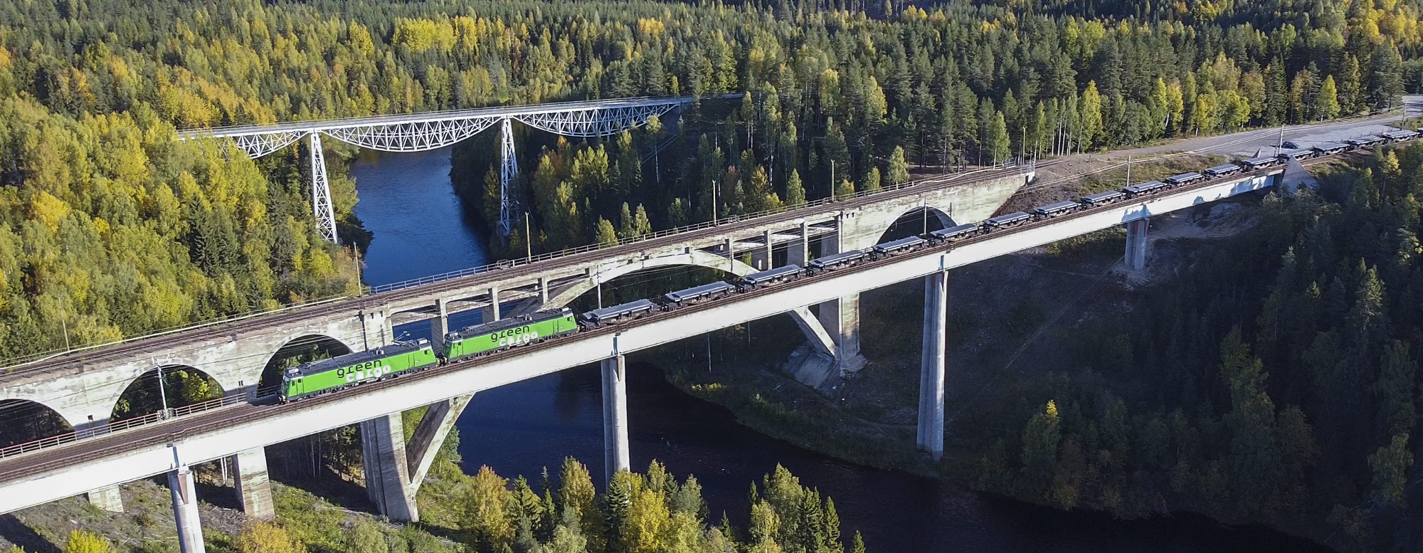 Mb-lok med ståltåg vid Tallbergsbroarna 2020