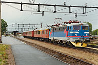 Bild: Rc2 1031 med persontåg i Sandviken 1990