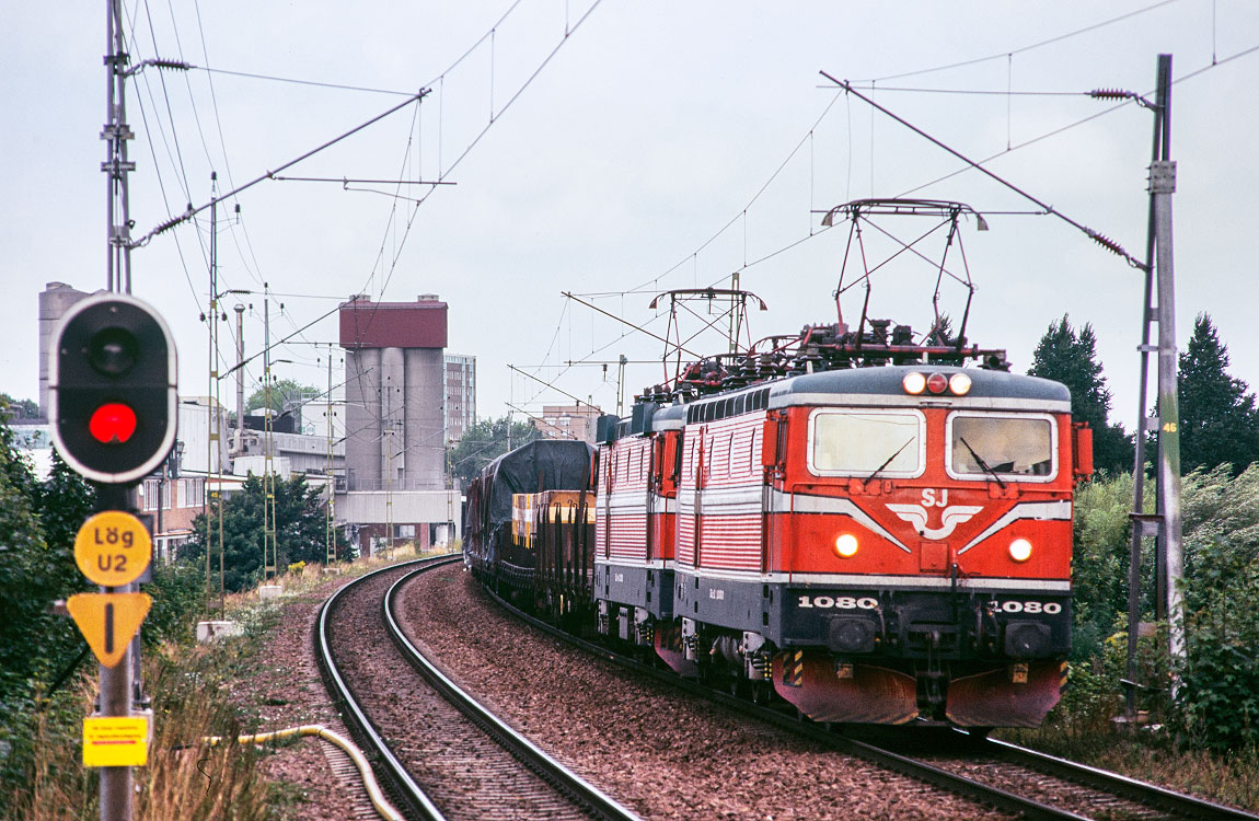 Bild: Rc2 1080 med godståg i Malmö
