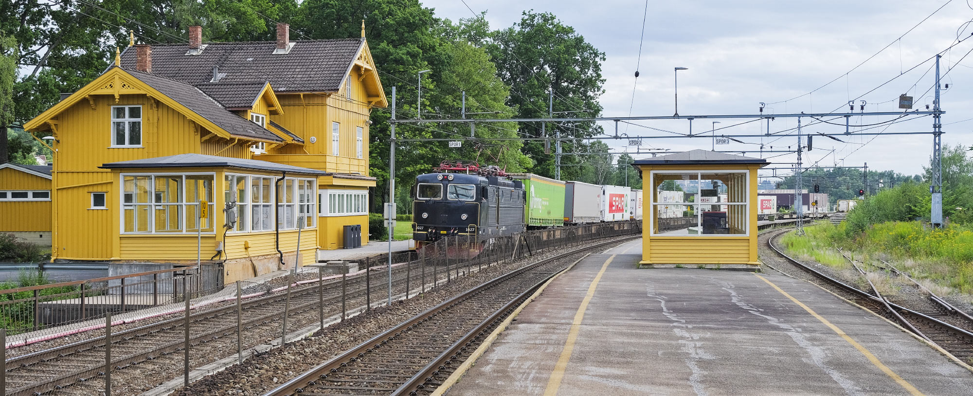 BLS Rail/Onrail Rc3 1027 med godståg Oslo-Åndalsnes i Grorud i Norge 2022