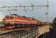 Bild: Rc4 1182+1194 med nattåg mot Luleå avgår från Gävle 14 juli 1988