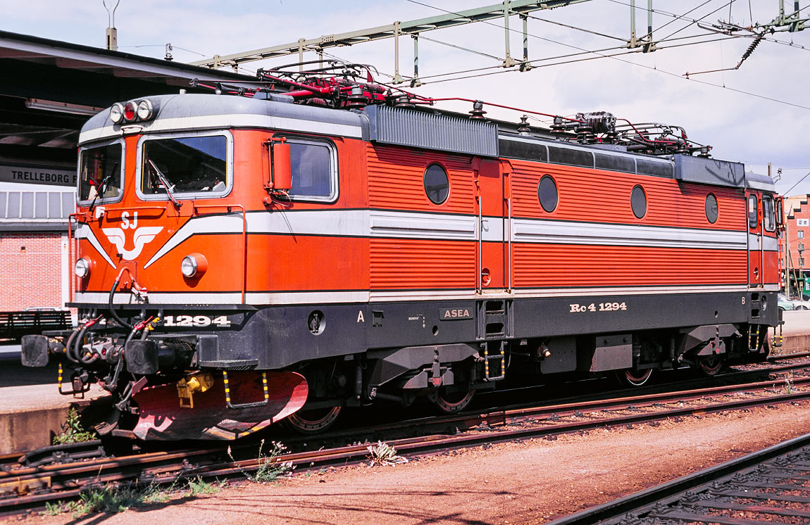 Bild: SJ Rc4 1294 i Trelleborg 1993