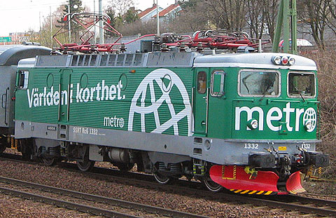 Bild: SSRT (uthyrt till Connex) Rc6 1332 i Sävedalen 2006