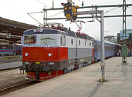 Bild: Rc6 1335 med nattåg i Göteborg 2005