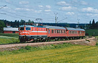 Bild: Rc6 1387 med persontåg i Torsåker 1990