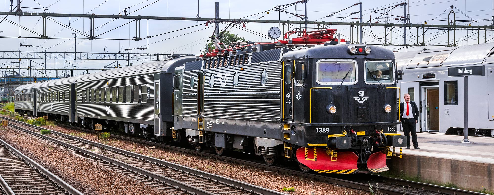SJ Rc6 1389 med persontåg i Hallsberg 2017