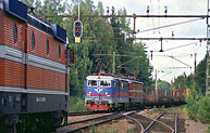 Bild: Två godståg möts i Forsbacka