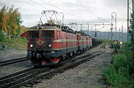 Bild: Tre Rm-lok med malmtåg i Björkliden 1995