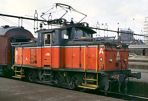 Bild: SJ Ue 588 i Malmö 1993