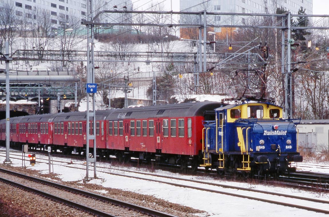 Bild: Uf 849 med Bn-vagnar i Solna 2003