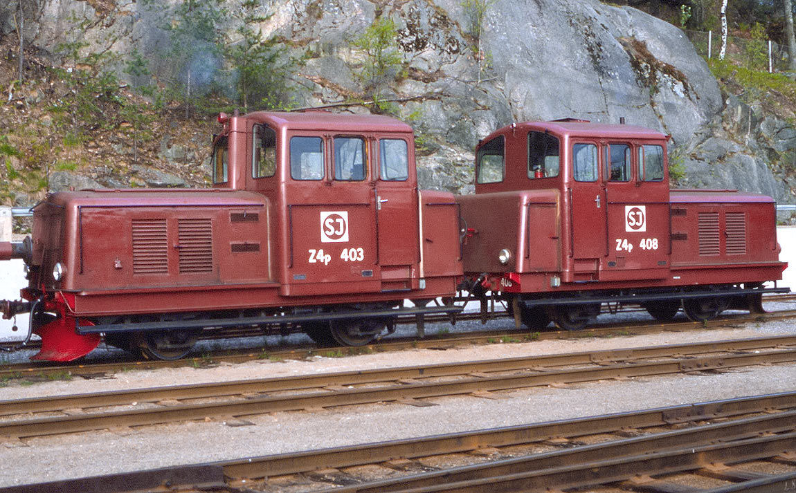 Bild: SJ Z4p 403+408 i Finspång 1985