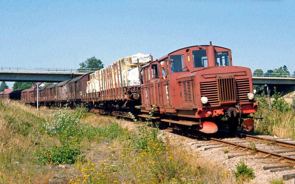 Bild: Z4t med godståg ankommer Karlshamn V 1973