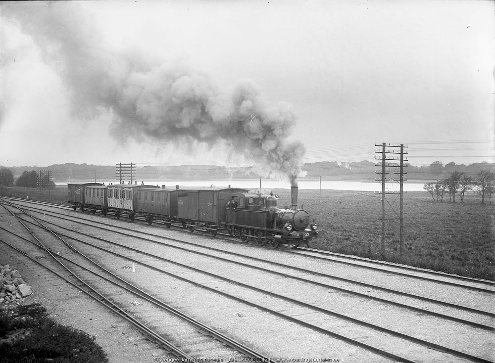 Bild: MYJ lok 29 med persontåg ca 1924