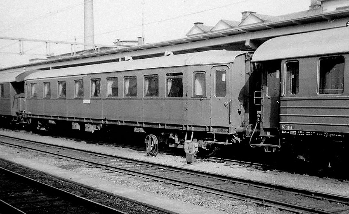 Bild: ABo6b 2979 (sedermera AB9) i Eskilstuna 1966