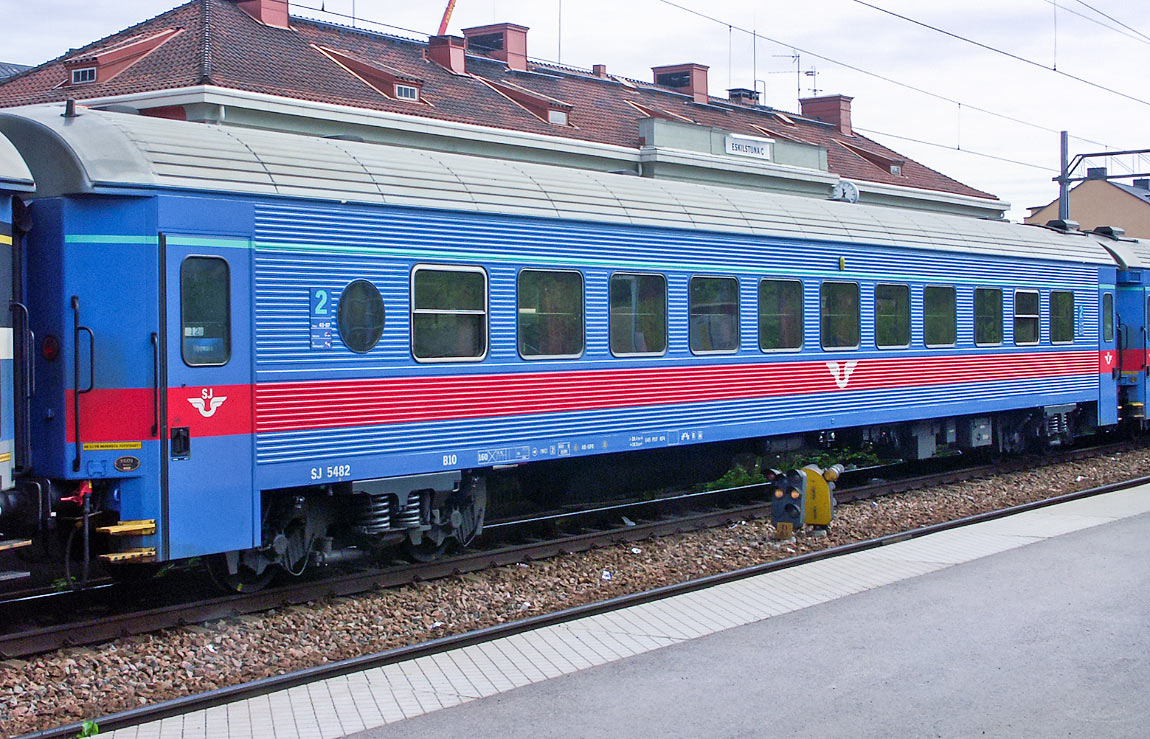 Bild: B10 5482 i Eskilstuna 2004