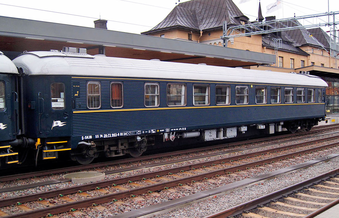 Bild: Skandinaviska Jernbanor/Blå Tåget B1 4903 i Uppsala 2013