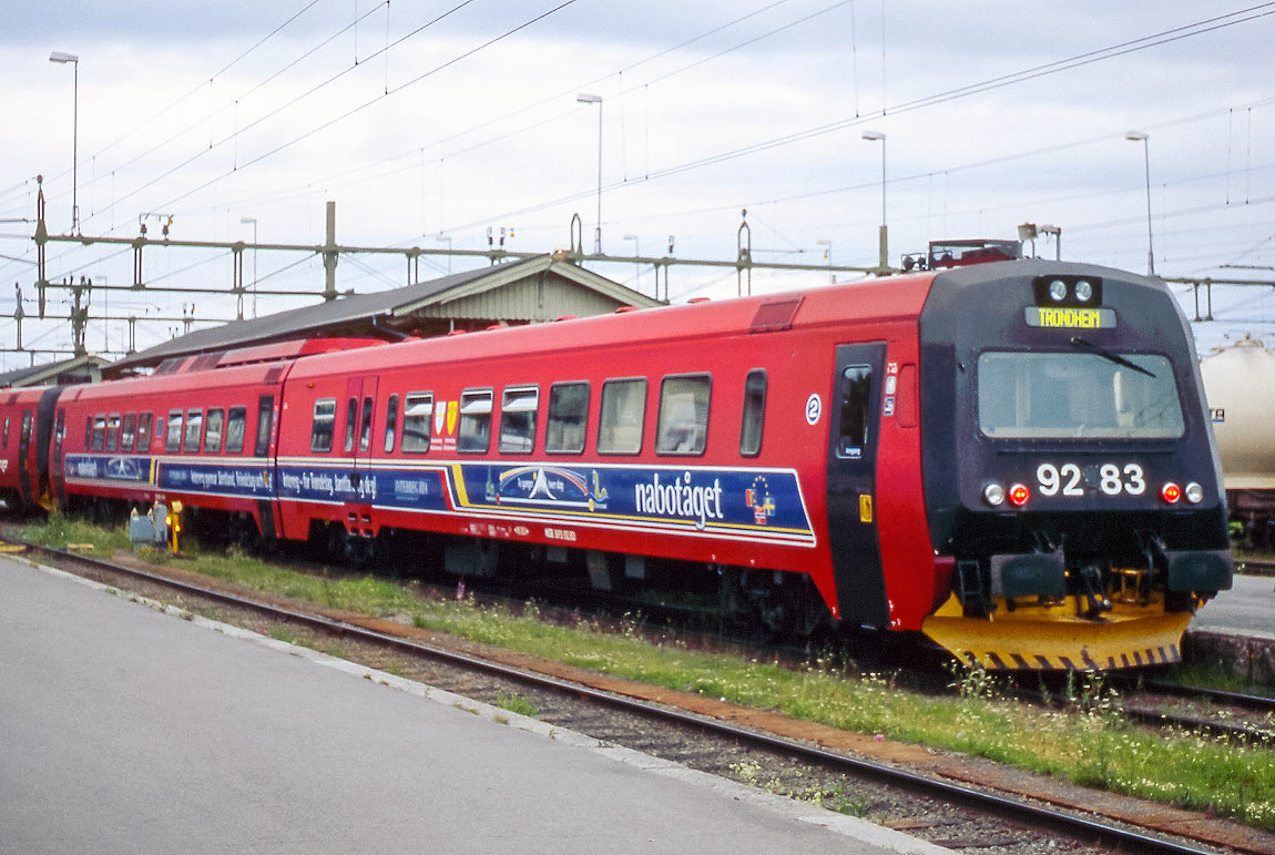 Bild: NSB BM92 13+BFS 92 83 i Östersund 2003