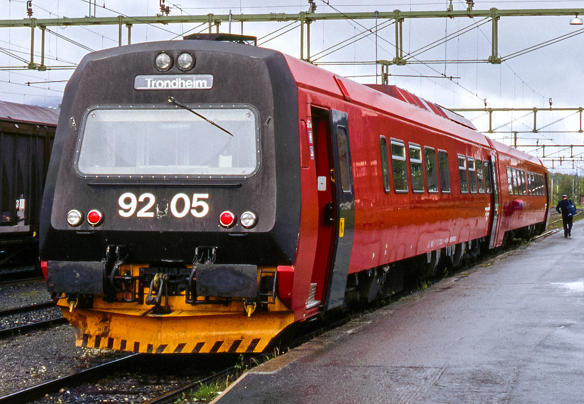 Bild: NSB BM92 05 i ursprunglig färgsättning i Storlien 1993