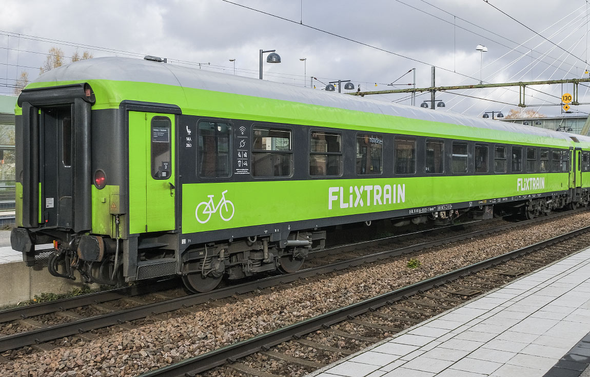 Bild: FlixTrain Bmmdz 51 80 84 95 011-3 i Hallsberg 2021