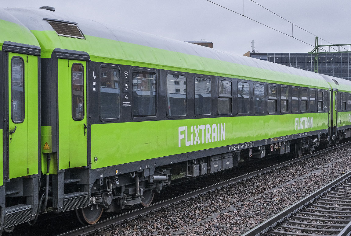 Bild: FlixTrain Bmmz 56 80 22 94 124-5 i Skövde 2021