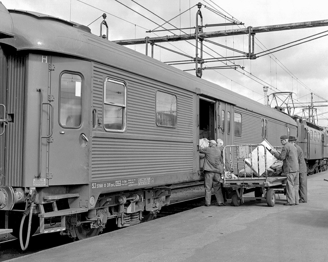 Bild: Lastning av SJ DFo28 5068 1965