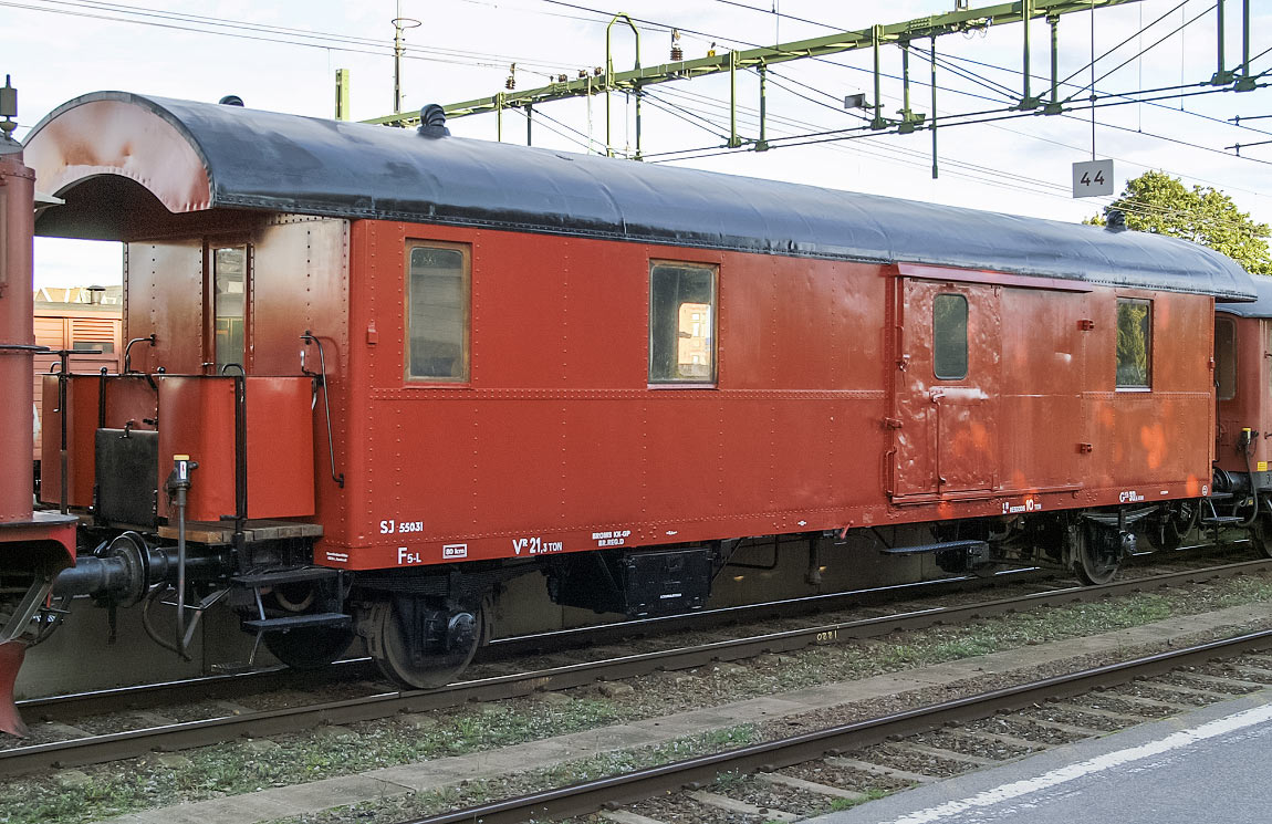 Bild: SJ F5-L/FV1 55031 som museivagn i Gävle 1988