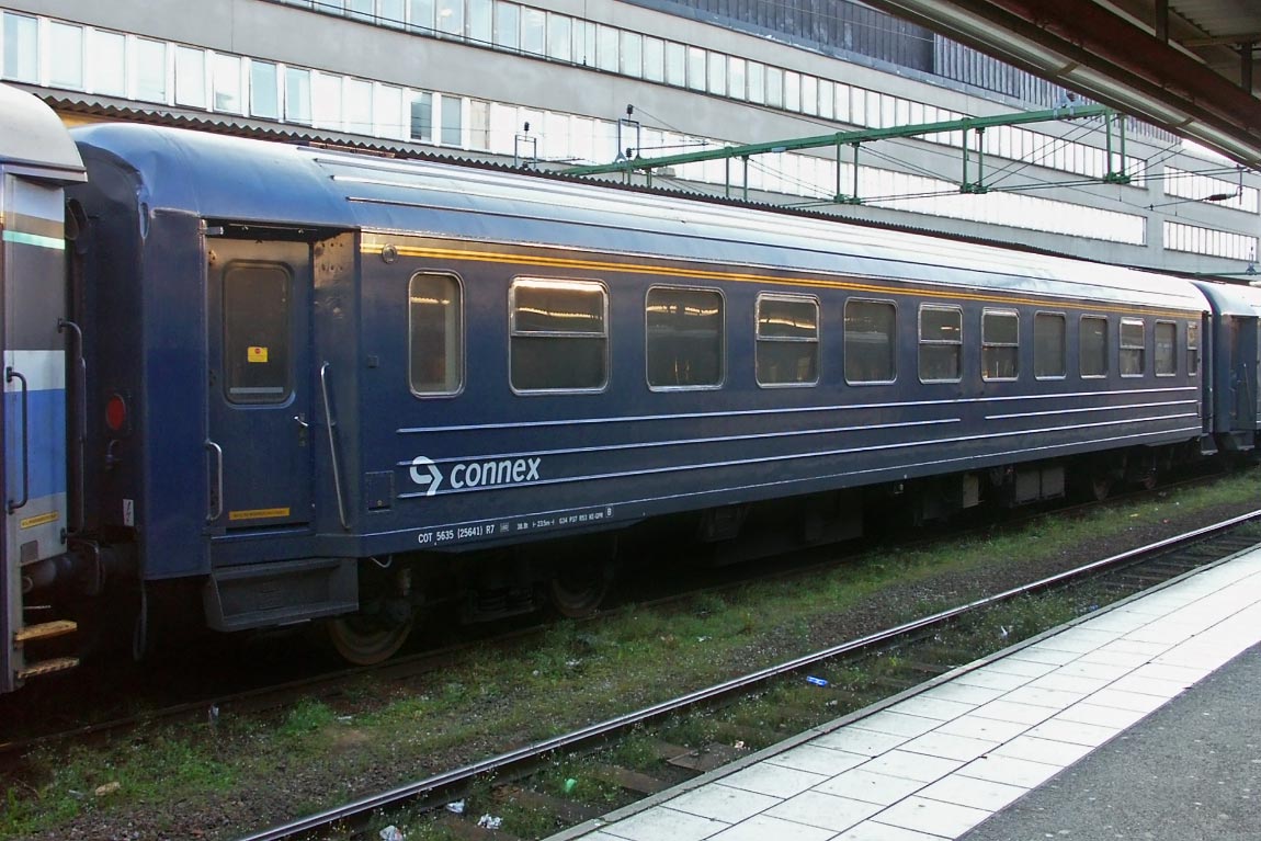 Bild: R7 5635 i Stockholm 2004