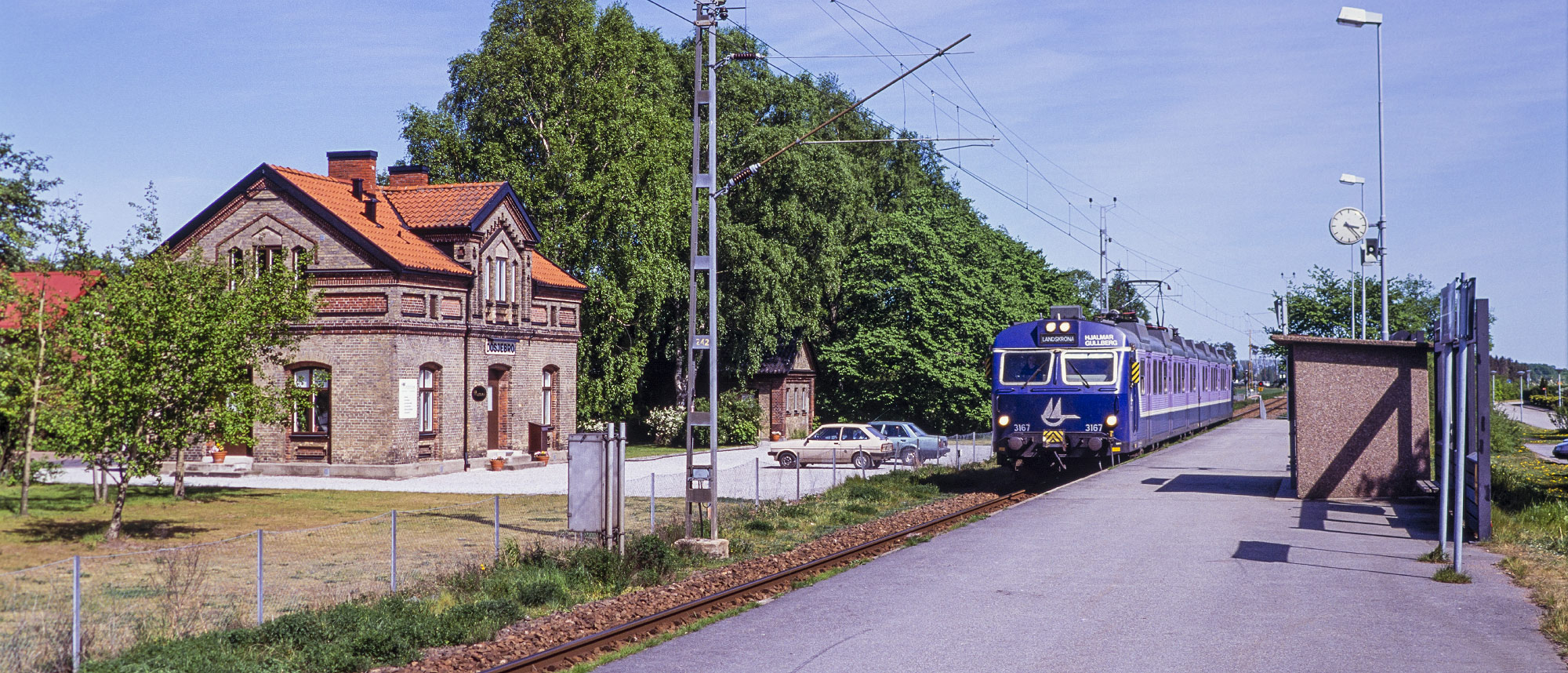 En historisk bild: Malmöhus Länstrafik X10 3167 i Dösjebro på den gamla linjen Kävlinge-Landskrona 1994
