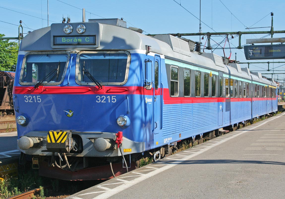 Bild: SJ/Västtrafik X12 3215 i Varberg 2005