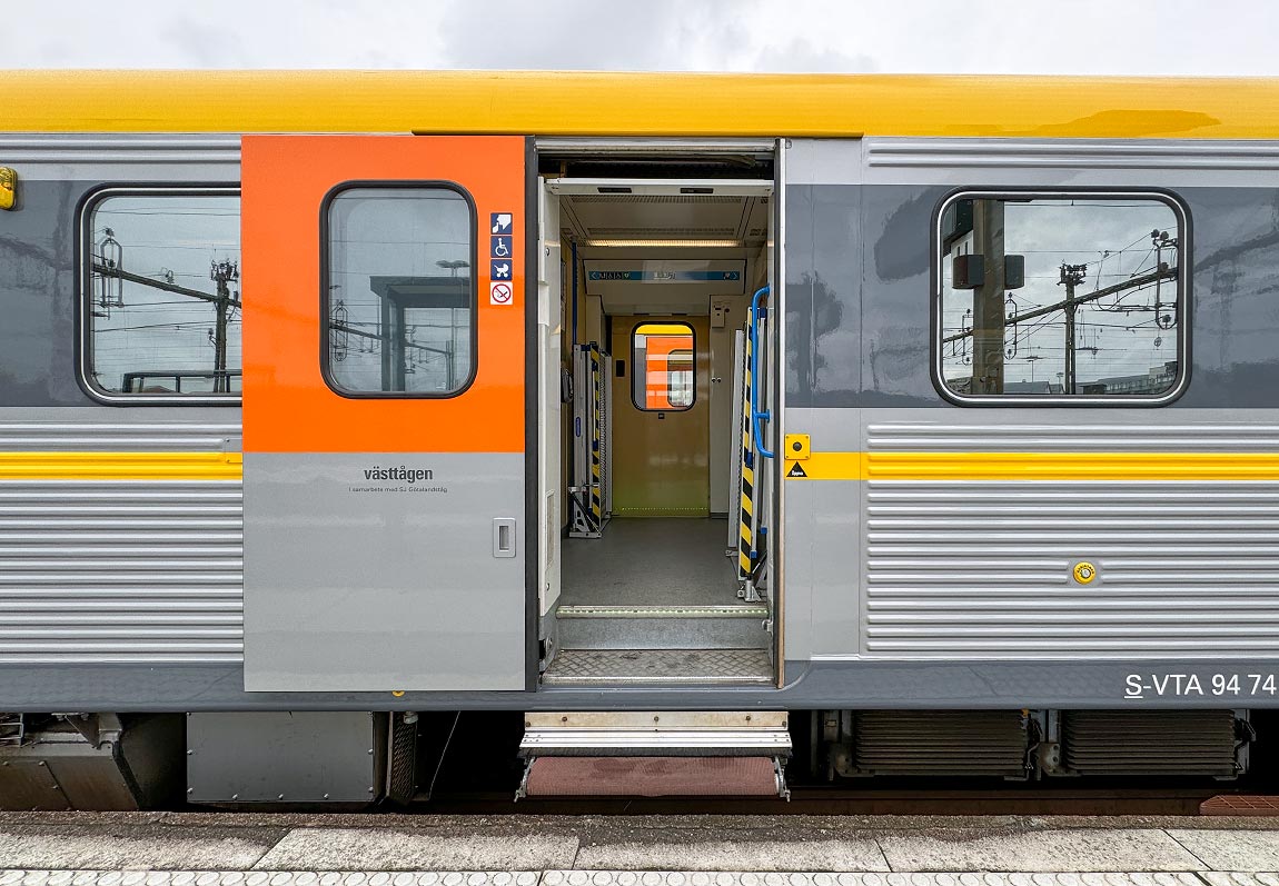 Bild: Dörr på Västtrafik X12 3215 2024