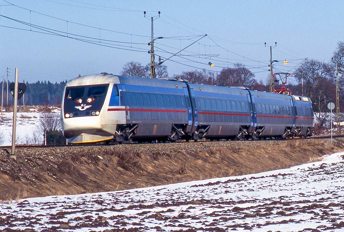 Bild: X2-2 som tåg mot Norrköping vid Brunna på banan Uppsala-Sala 1996