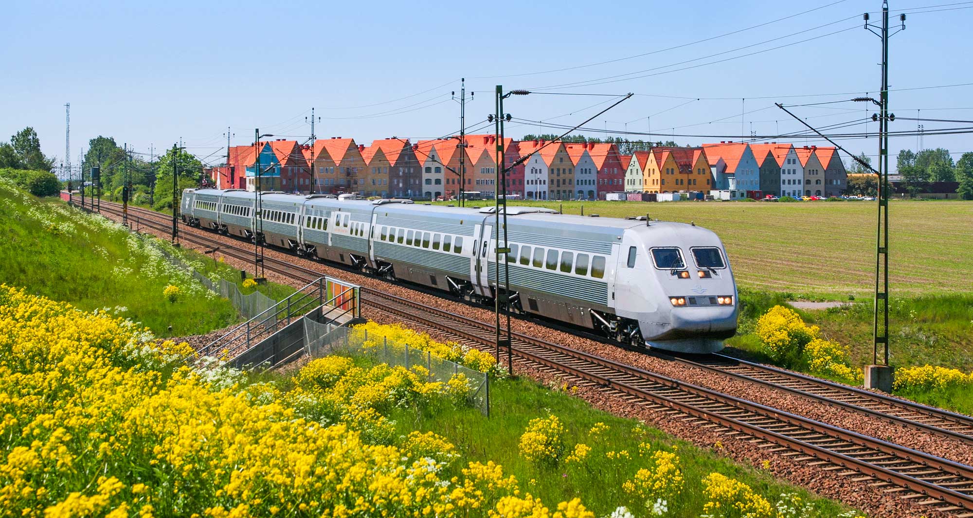 Bild: Ett moderniserat X2-tåg i Hjärup mellan Malmö och Lund 2006
