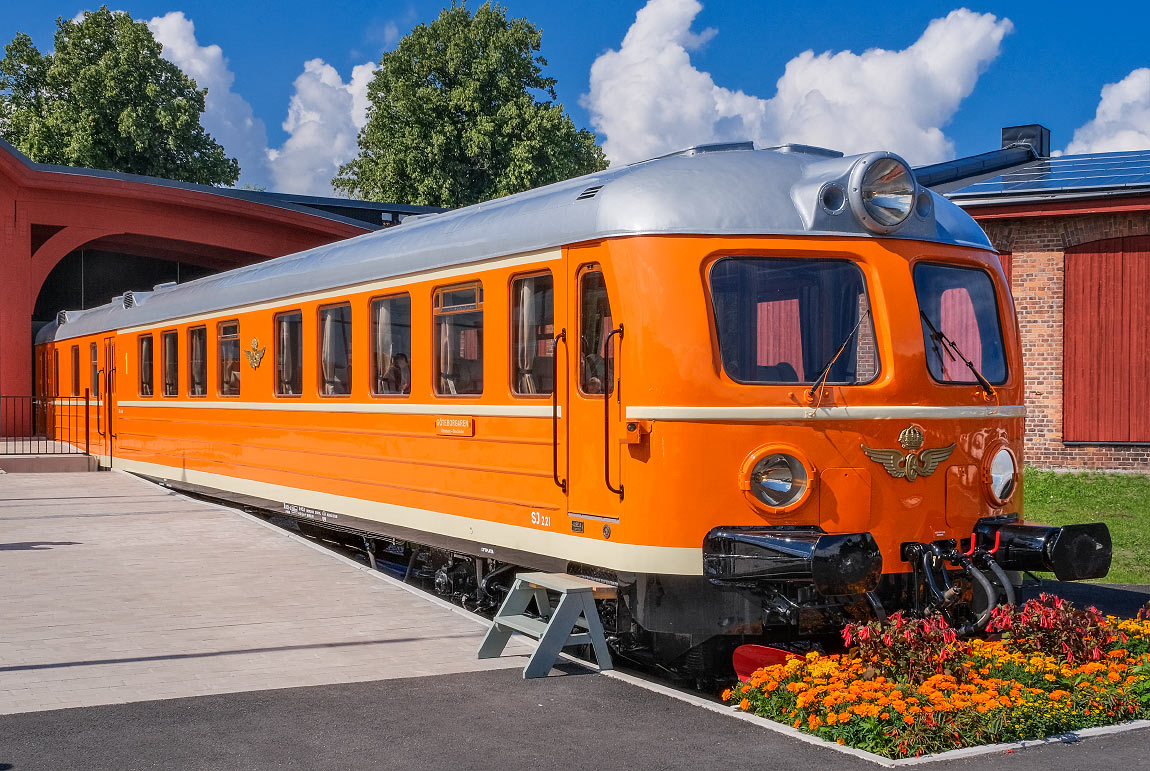 Den ena ändvagnen från X5 221 utställd vid Järnvägsmuseet i Gävle 2024