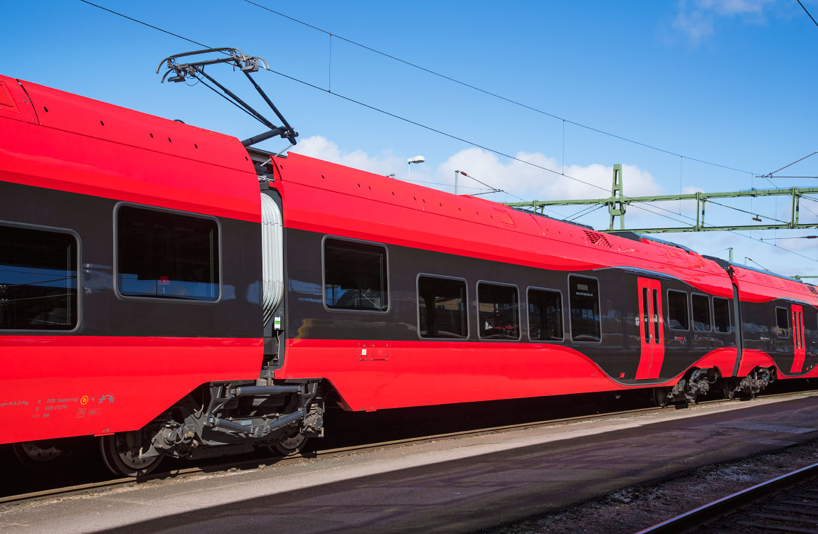 Bild: MTR Express mellanvagn X74 001 i Göteborg 2015